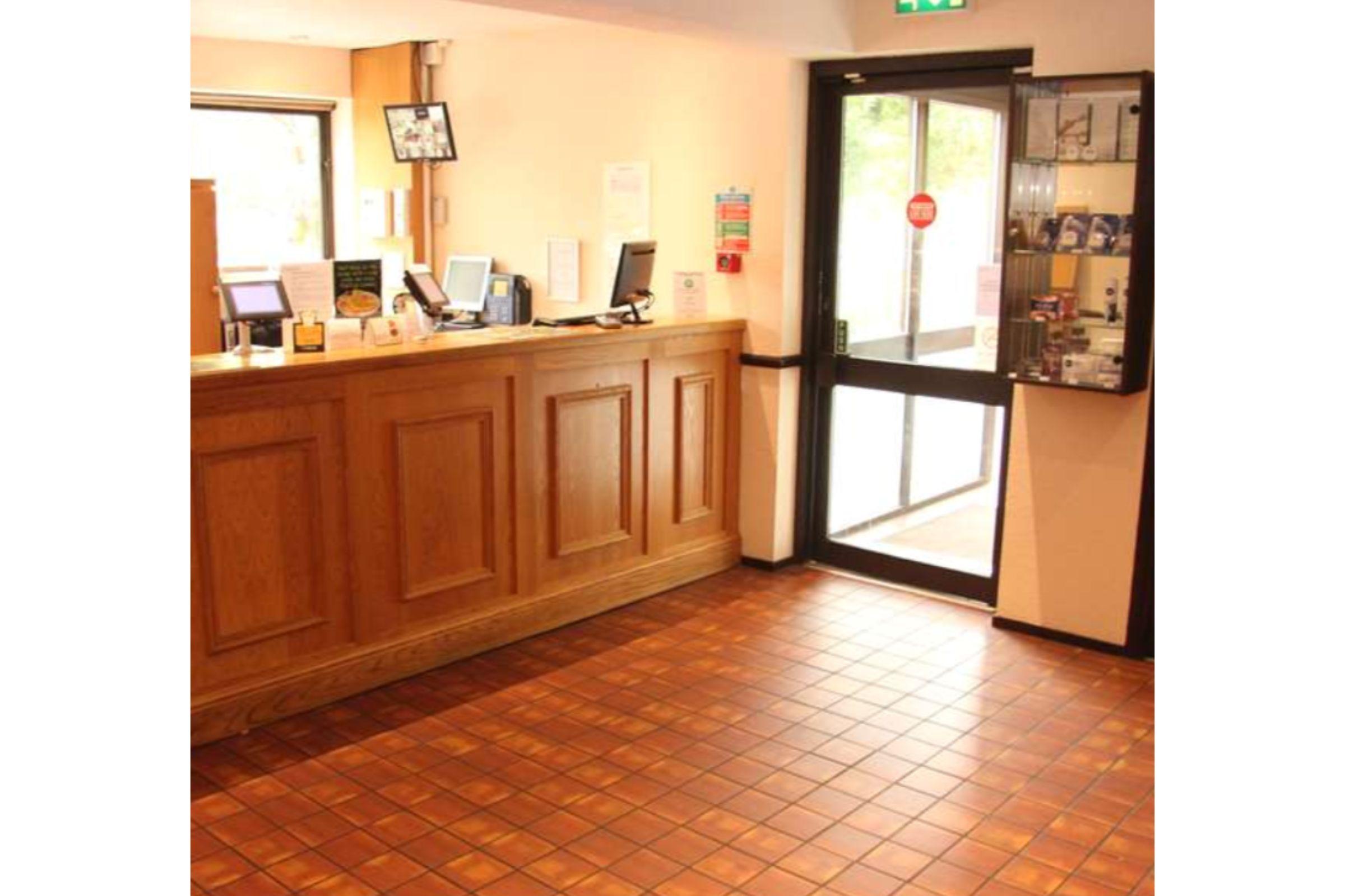 Отель Campanile Milton Keynes - Fenny Stratford Экстерьер фото