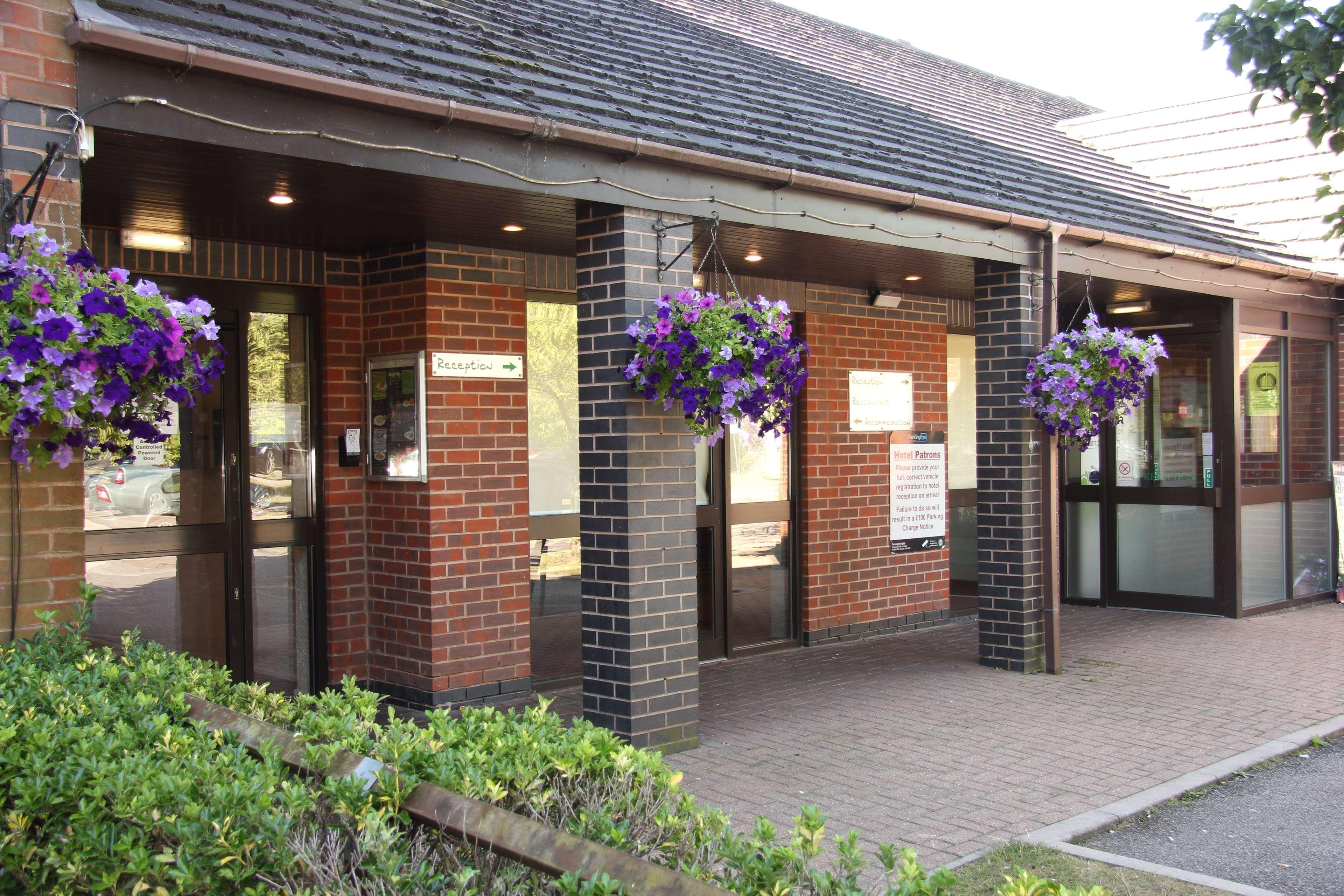 Отель Campanile Milton Keynes - Fenny Stratford Экстерьер фото