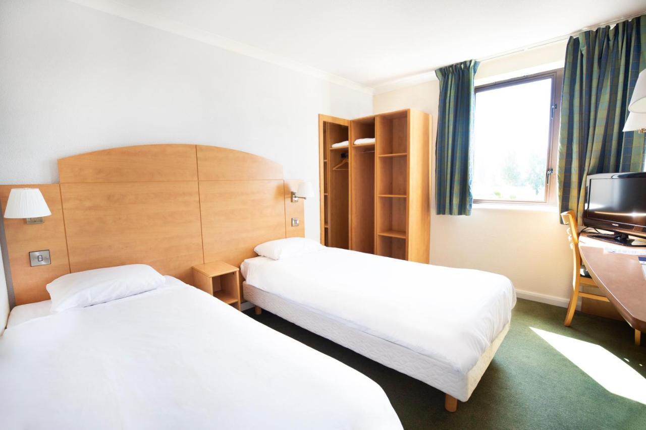 Отель Campanile Milton Keynes - Fenny Stratford Экстерьер фото